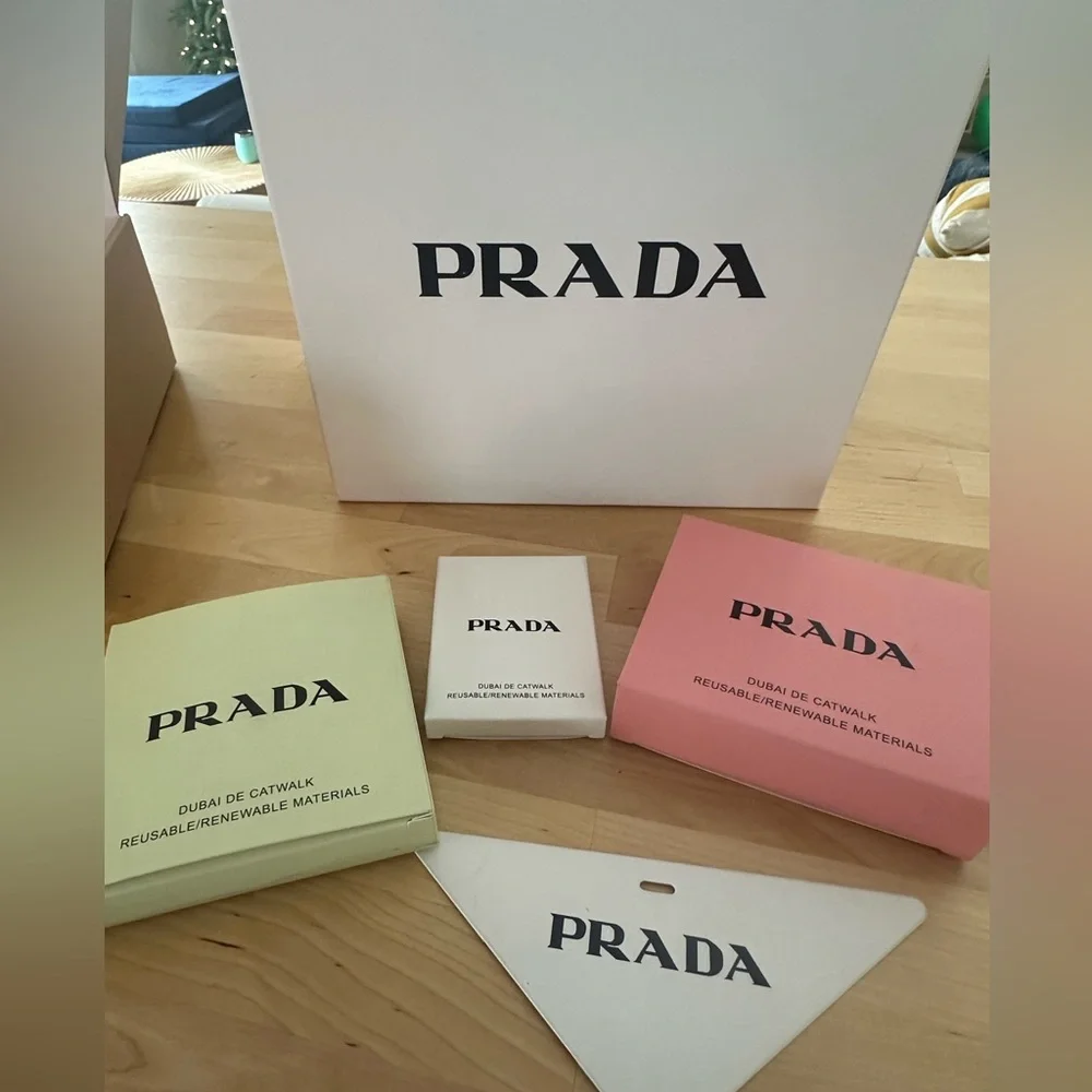 NIB Prada Dubai VIP Gift Set - Picture 9 of 13
